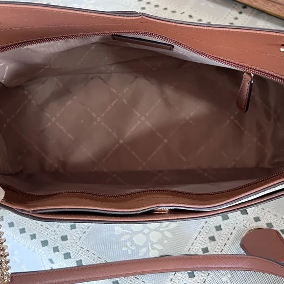 NWT Michael Kors Jet Set Travel Shoulder Bag With MK Print - Picture 6 of 9